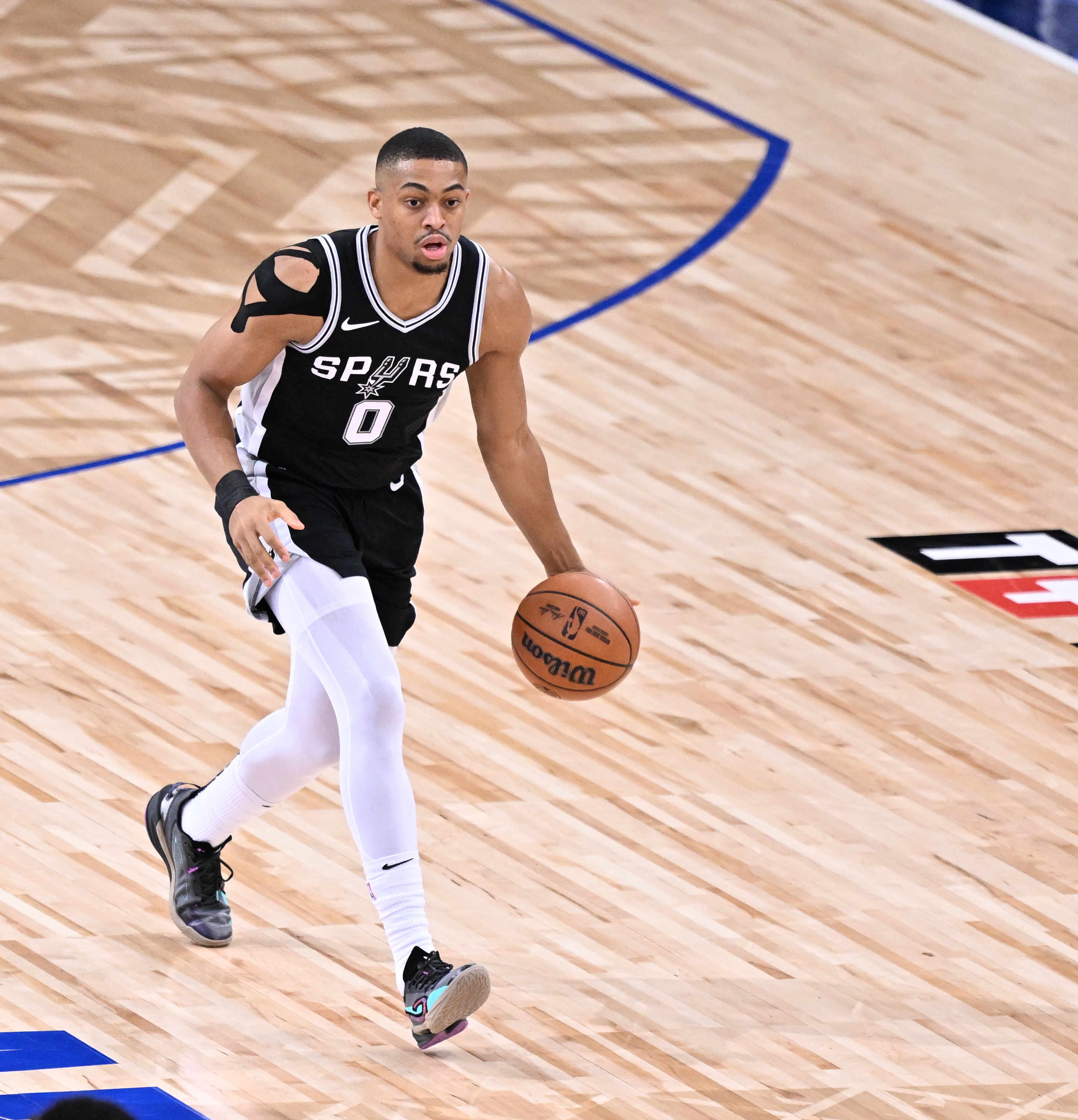 盡力！凱爾登13中8得22分5板2助1斷 替補(bǔ)出戰(zhàn)拿全隊并列最高分