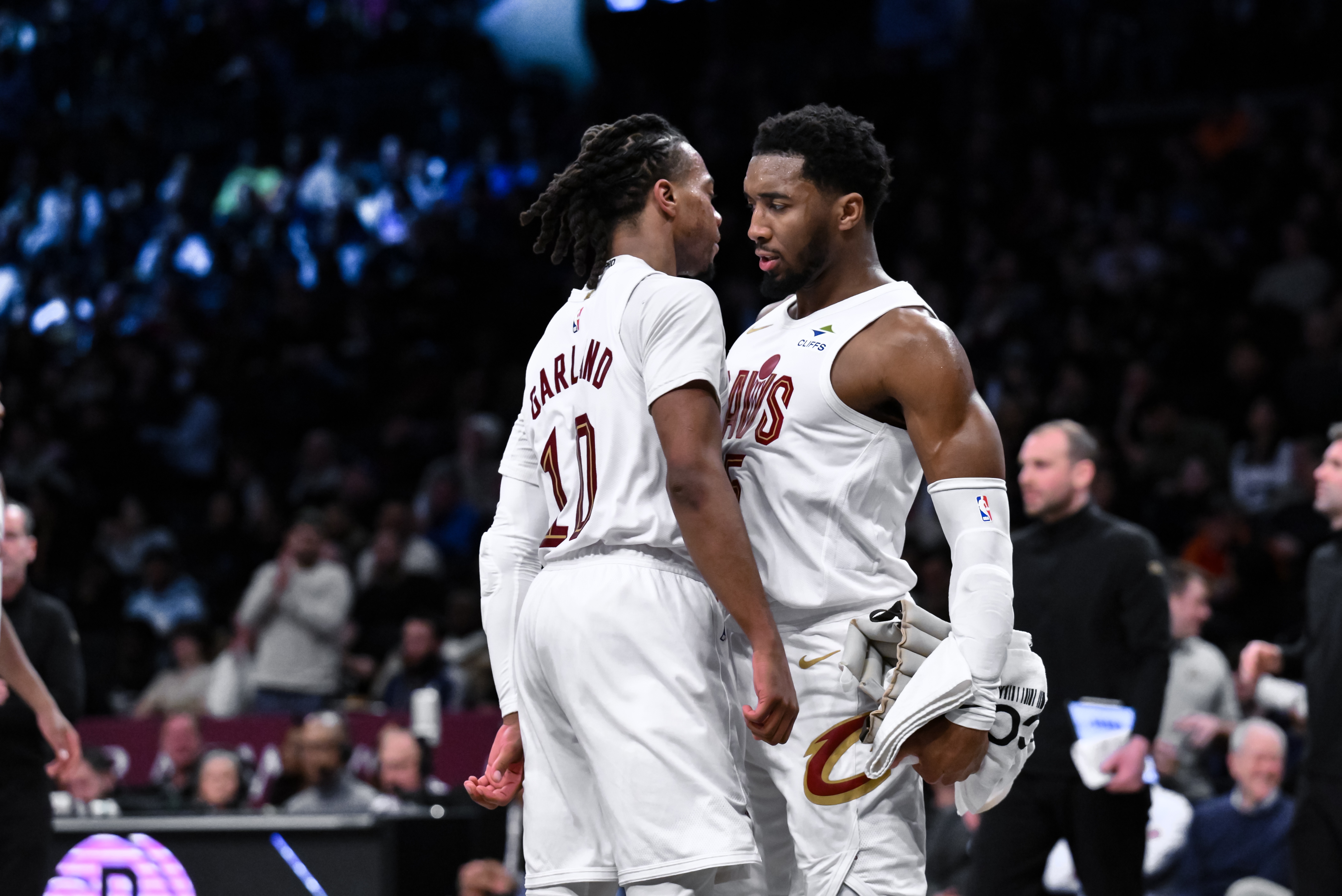 分析：上次雙矮后衛(wèi)奪冠是什么時候？騎士囤積的側(cè)翼真的有效嗎？