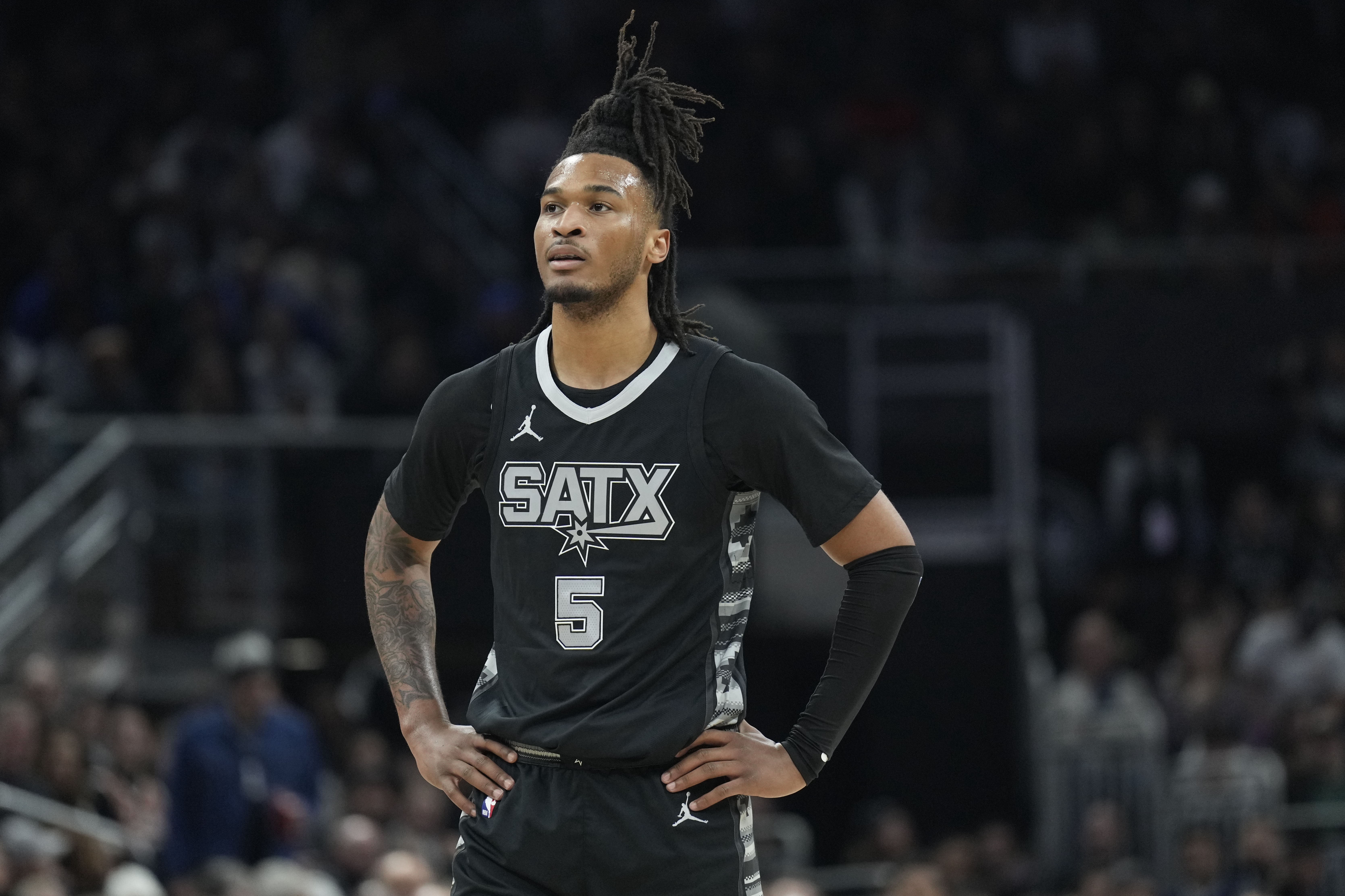 贏不贏我得拼！卡斯?fàn)?2中9得22分7板5助3斷 三分7中1